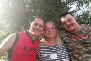 Gilberto e a mãe biológica durante o reencontro após 39 anos