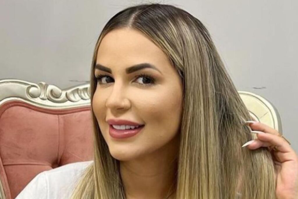 A conta oficial do Twitter de Deolane emitiu uma nota contando o caso