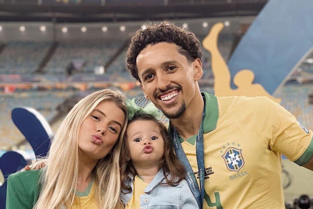 No catar, esposa de Marquinhos mostra filha caçula em momento em família