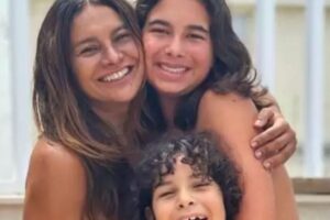 Dira Paes compartilha fotos de viagem em família para Paris