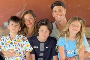Tom Brady aproveitou um dia de piscina com o filho