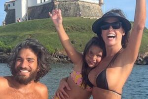 Deborah Secco passa por perrengue em viagem em famíla