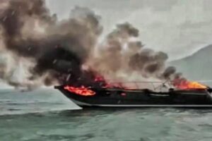 Lancha pegou fogo em Maresias