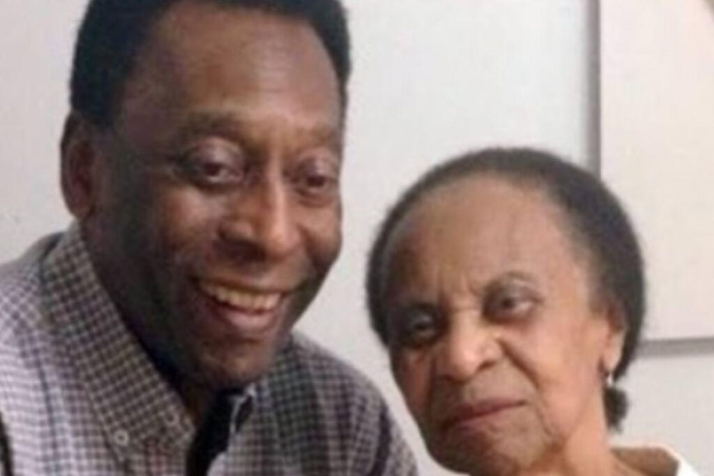 A mãe de Pelé não havia sido informada sobre a morte do filho