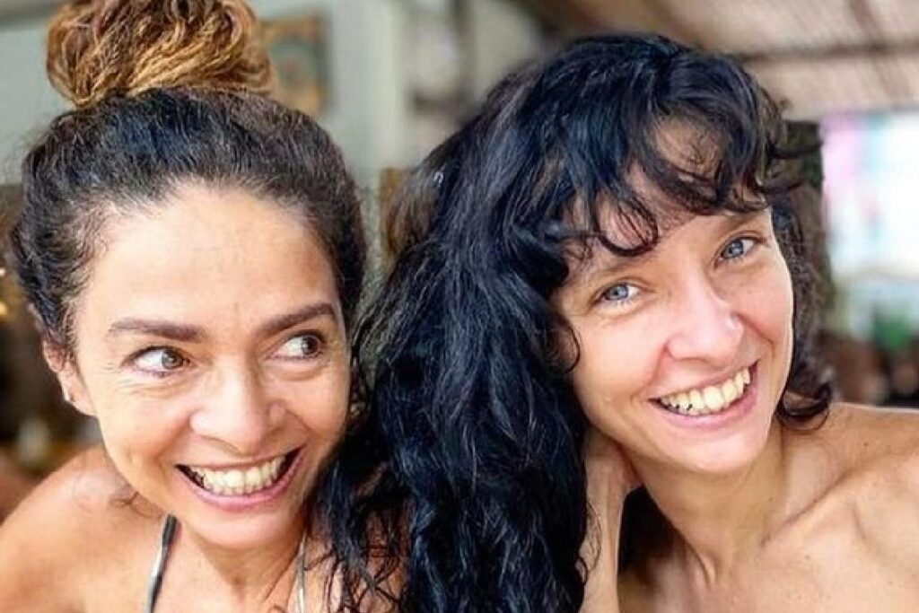 Claudia Ohana usou as redes sociais para falar que Dandara, sua filha, estava internada