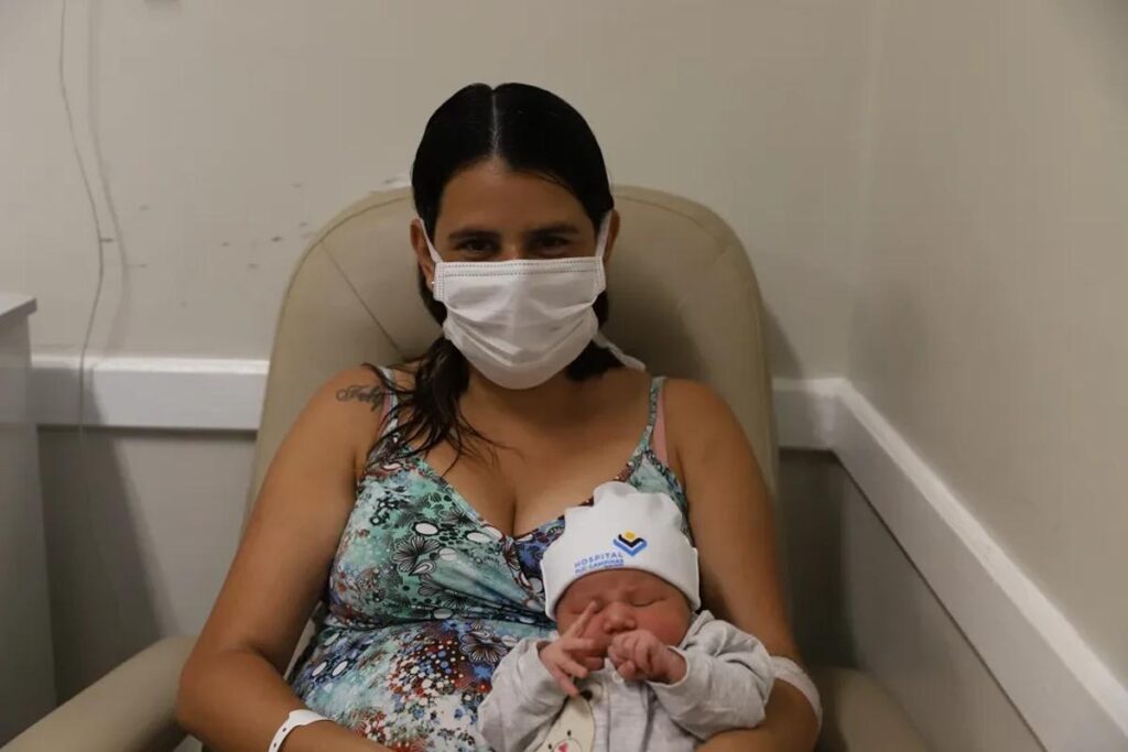 Em Campinas, bebê nasce na virada do ano e recebe nome inusitado