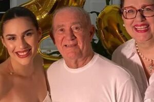Após alta hospitalar, Renato Aragão celebra Ano Novo em família
