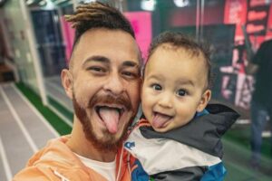 Fred, Bianca e Cris comemorando aniversário do bebê juntos