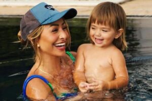 Sabrina Sato posta foto com a família