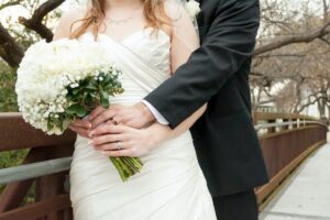 Casal quer que convidados arquem com o preço do casamento