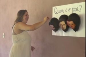 Mulher faz chá revelação para descobrir quem é o pai e coloca famosos no meio