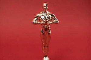 Ke Huy Quan se emociona e agradece a mãe ao ganhar o Oscar de Melhor Ator Coadjuvante