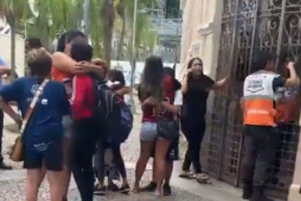 Menino pratica atentado em escola no RJ