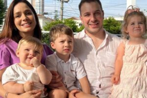 Sabrina Petraglia ao lado da família