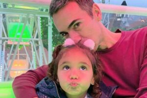 Filha de Ticiane Pinheiro e César Tralli tem reação inusitada ao ver o pai na TV