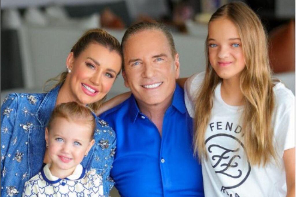 Ana Paula Siebert e a filha, Vicky, combinando looks