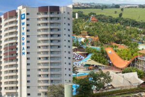 Piscinas do resort Wyndham Olímpia Royal Hotels