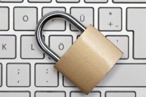 É necessário ficar de olho nas redes sociais das crianças para a segurança delas