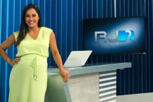 Ana Paula ao lado do esposo e do filho