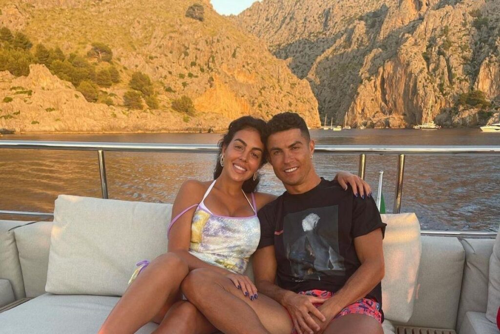 Cristiano Ronaldo posta frequentemente momentos ao lado da família