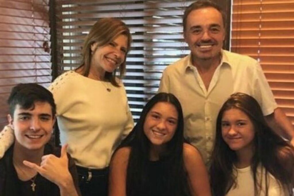 As meninas defenderam a mãe