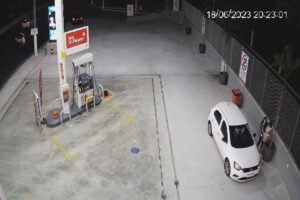 O motorista se irritou com o choro da criança e começou a xingar a mulher para que ela fizesse a menina parar de chorar