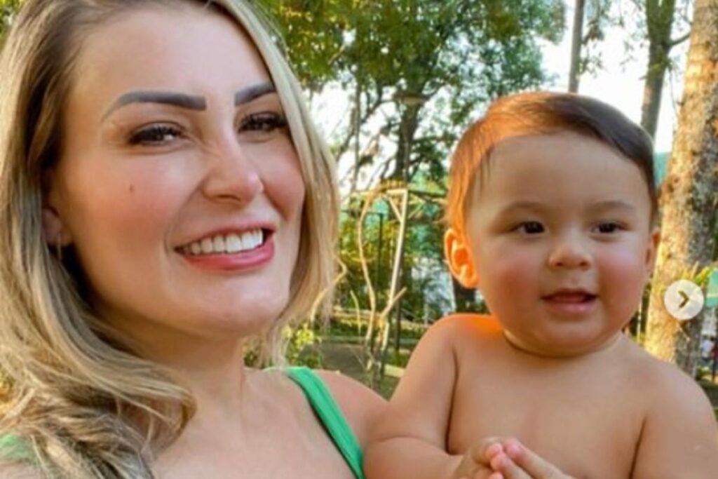 A modelo disse que sente muita falta do filho, mas que ele está sendo muito bem cuidado pela avó