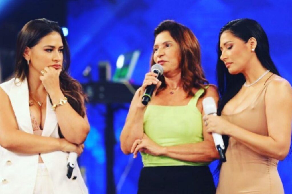 A cantora falou sobre a relação com a irmã