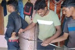 Menino de 14 anos com “rabo” de 60 cm é tratado como divindade na Índia