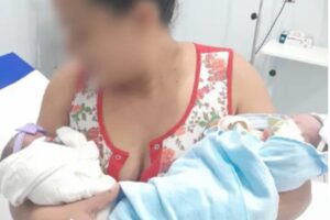 Mãe dá à luz gêmeos sem saber que estava grávida