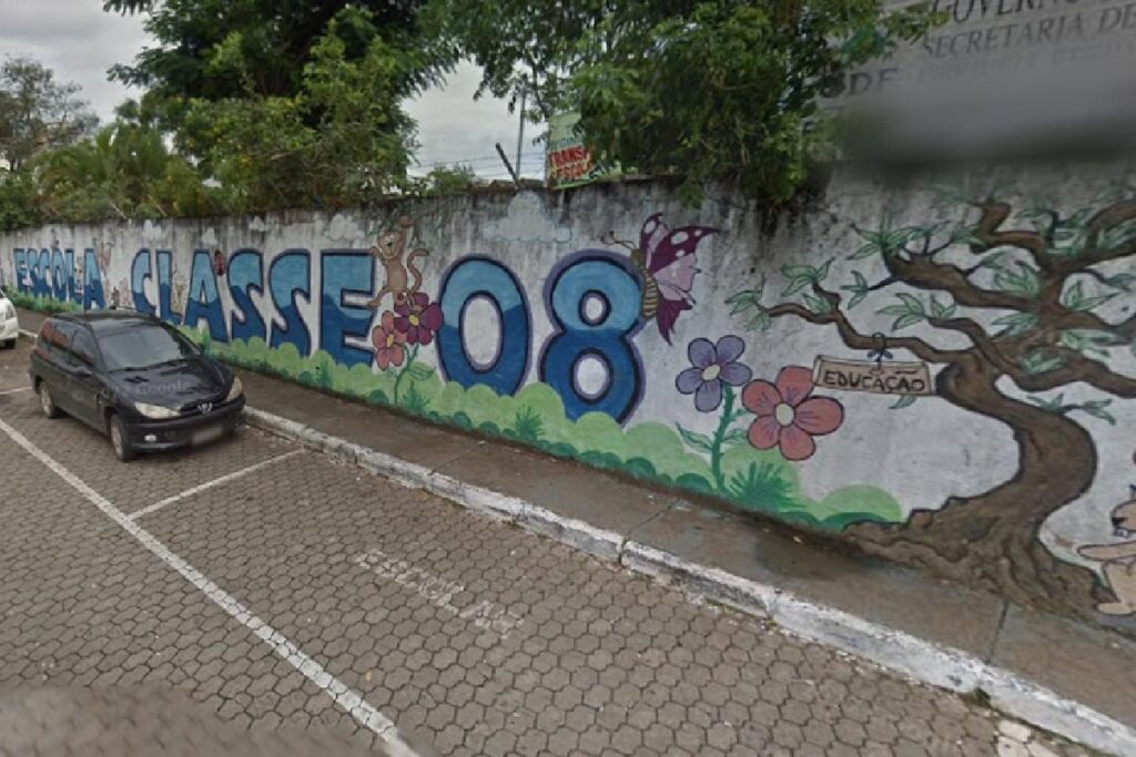 O menino começou a apresentar comportamento diferente e ficar ansioso quando ia para a escola