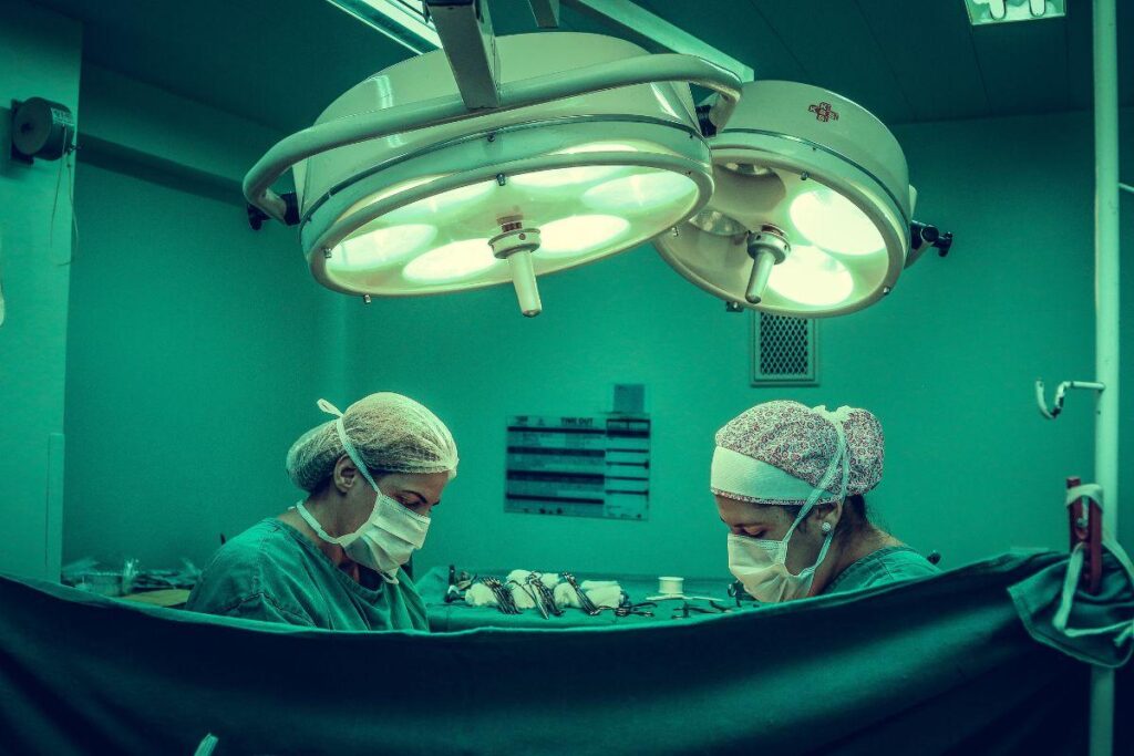 Médicos realizam transplante de coração