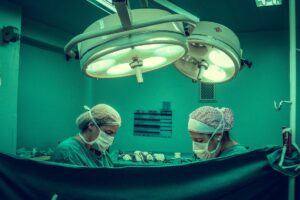 Médicos realizam transplante de coração