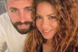 Shakira e Piqué ao lado dos filhos