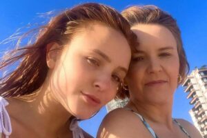 Segundo fontes da UOL, Larissa Manoela tem o pai evangélico e a mãe católica