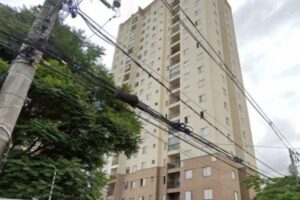 Criança morre após cair do oitavo andar