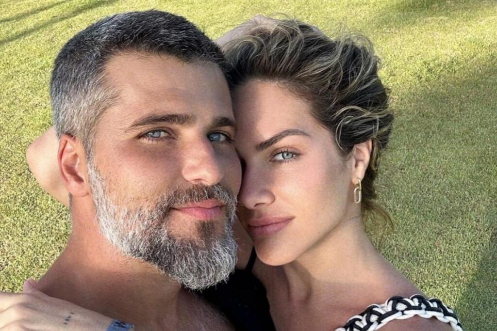 Giovanna Ewbank e Bruno Gagliasso estão pela primeira vez com todos os filhos em Fenando de Noronha