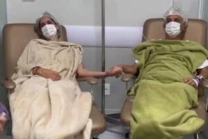 Filha doa rim para pai de 72 anos com doença genética