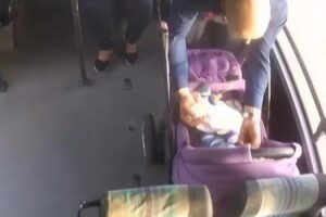 Criança, de seis meses, teve apenas ferimentos leves após seu rosto bater na porta do veículo
