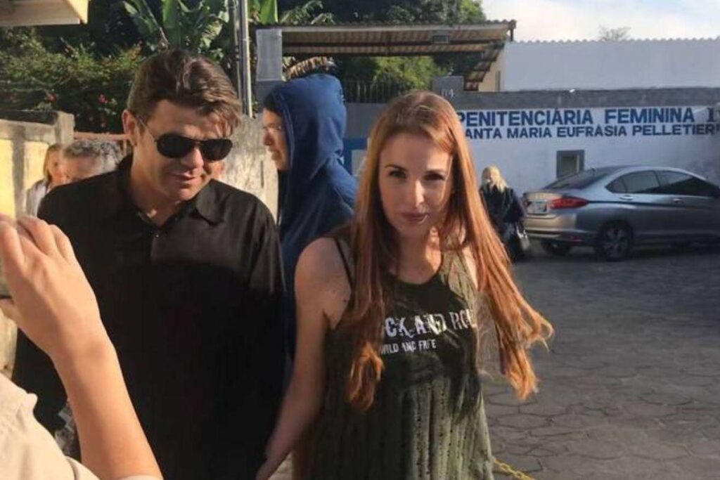 A mãe das enteadas de Suzane está lutando para ter a guarda das filhas de volta