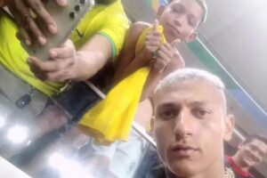 Hewerton tem 12 anos de idade e conseguiu assistir ao jogo de dentro do estádio