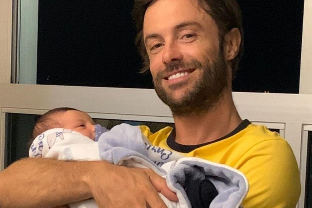 Ator iniciou a carreira em Chiquititas, mas ganhou mais destaque ao interpretar Zeca, em O Beijo do Vampiro