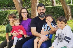 Juliano e Leticia com os filhos