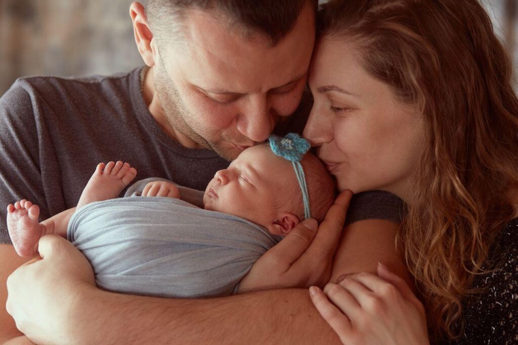 A chegada do primeiro filho na vida de um casal tem um impacto muito grande