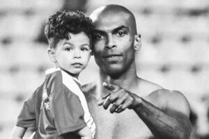 Filho de zagueiro brasileiro morre após acidente na Turquia