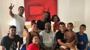 Primeiro álbum póstumo do cantor foi lançado por família