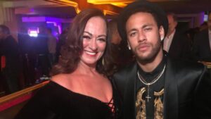 Neymar se declara para mãe após rumores sobre escândalo em festa privada
