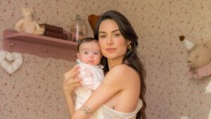 Tereza, filha de Thaila Ayala e Renato Góes, precisou ser internada após pneumonia