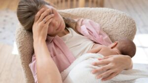 Mães do Reino Unido passam por momentos traumáticos no parto: “Eles o agarraram”