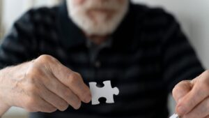 Sintoma de Alzheimer pode aparecer aos 40 anos, de acordo com estudo